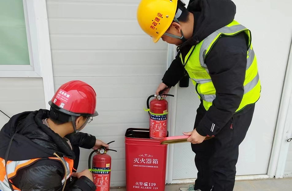 應(yīng)對低溫雨雪冰凍天氣 市政建設(shè)人在行動